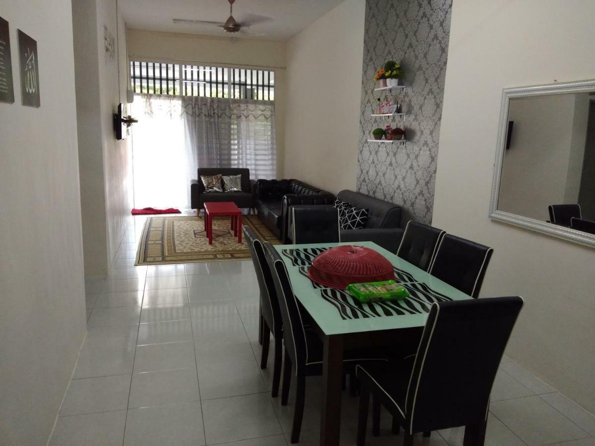 קואלה ליפיס Zah'Ra Homestay מראה חיצוני תמונה