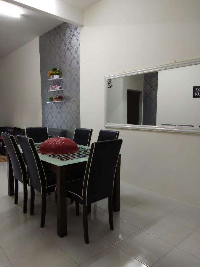 קואלה ליפיס Zah'Ra Homestay מראה חיצוני תמונה